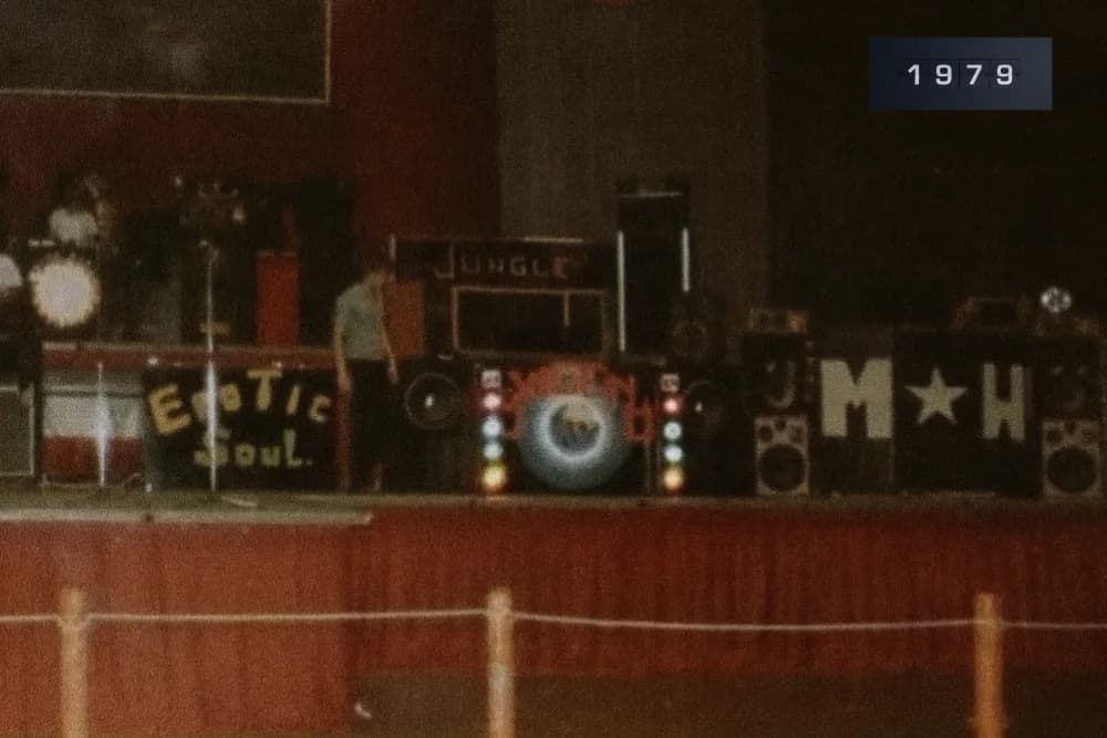 Tarjeta de la colección Clásicos en Guerra del Archivo MiniTK — las guerras de minitecas documentadas