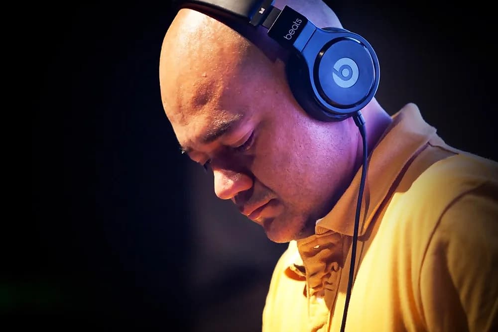 DJ Ángel Matt “El DJ del Control Total” — profile portrait in headphones, focused in the booth; discjockey of ZC and founder of Angel Matt Academy