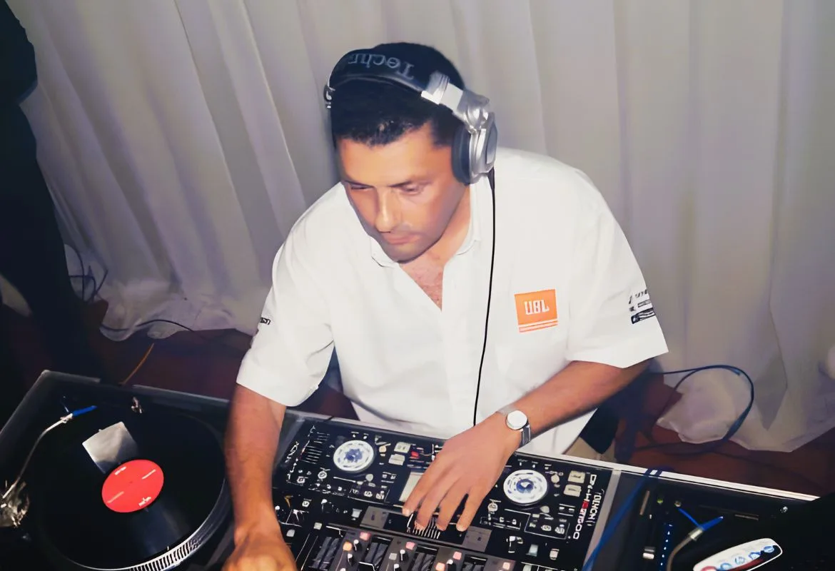 DJ Enrique Rojas — archive photograph of the discjockey of Star Cruiser, Infierno Sweet and Hot Music, founder of CulturaMiniteka.com and CMTK Radio