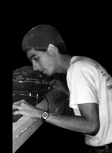 «Juan C. López» — retrato del discjockey de la segunda generación de la Miniteca Betelgeuse, publicado por la propia miniteca