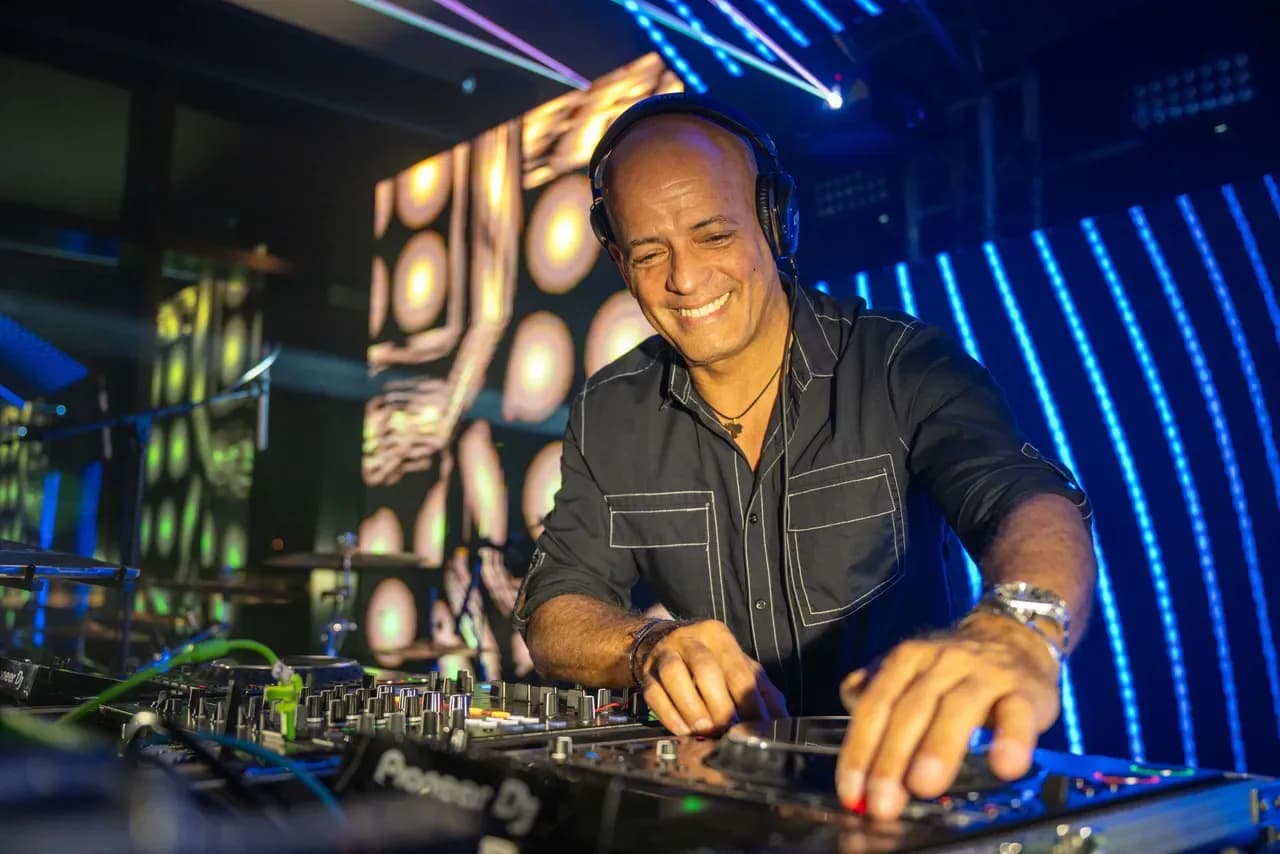 DJ Oscar Leal — archive photograph of the Caracas-born DJ, producer and entrepreneur, a pioneer of vinyl mixing in Latin America