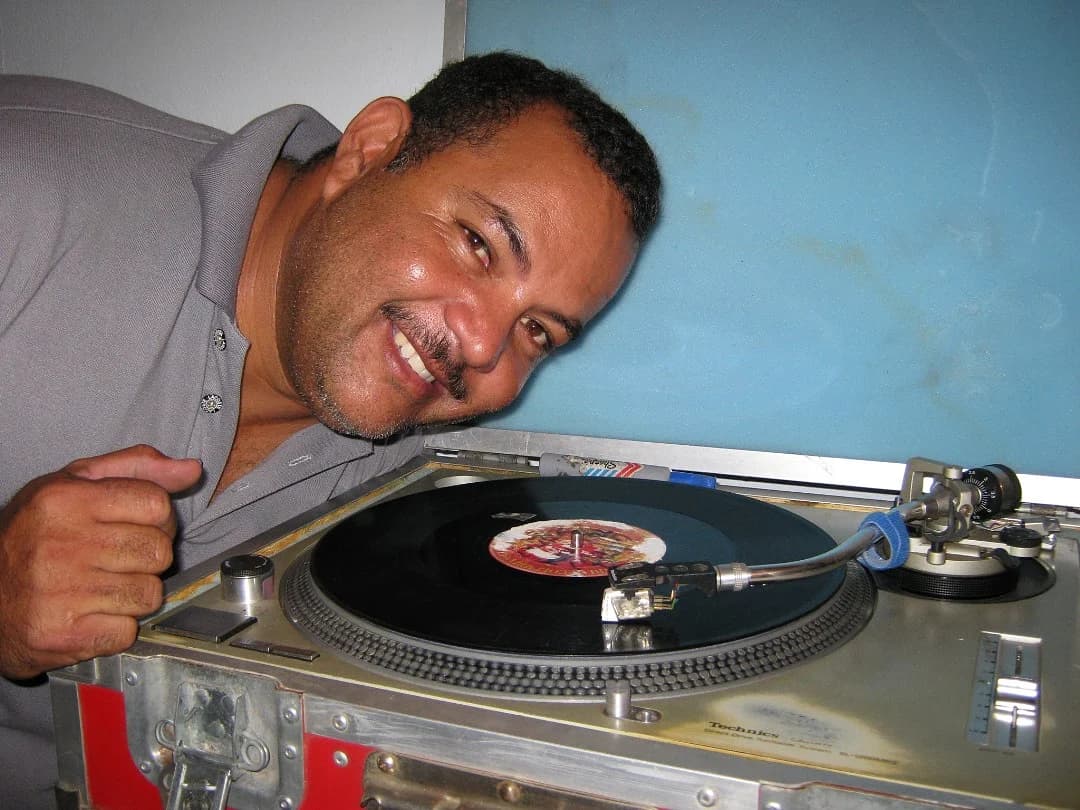 Vladimir Medina, DJ · Creador Revista de las Minitecas de CMTK Radio — retrato