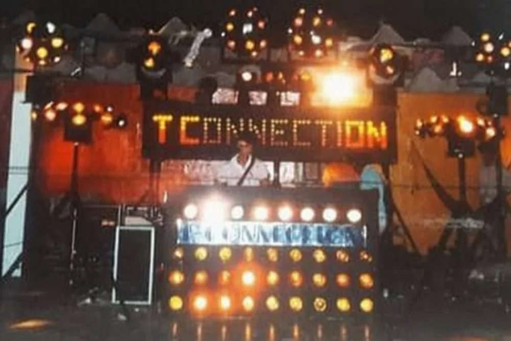 Miniteca T-Connection — archive photograph of Barquisimeto's “El Cyber Espectáculo”