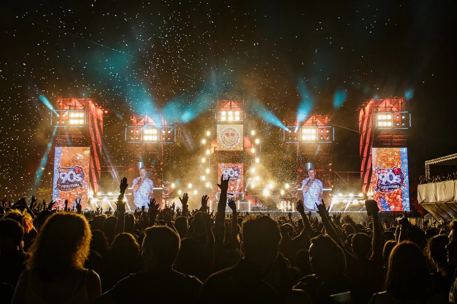Love The 90's — Alicante 2026 — CMTK Events Crowd and stage of the Love The 90's festival at a recent edition